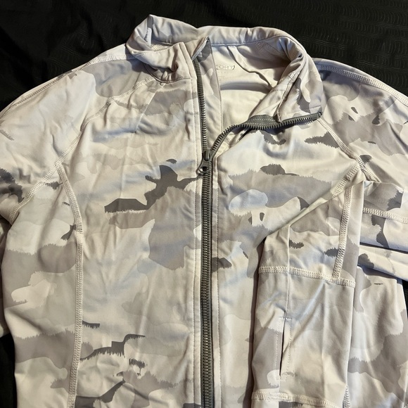 Fashion Nova sport jacket camo - Picture 2 of 2